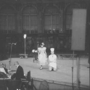 "Eine Nacht in Venedig" von Johann Strauß. Aufführung der Staatsoperette Dresden im Rahmen der Veranstaltungsreihe "Dresdner Sommer". Dresdner Zwinger, 12. Juni 1970
