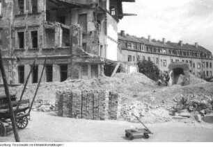 Dresden, Hechtviertel. von den Kriegsschäden beräumte Strassen, 1945