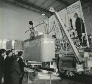 Präsentation eines funkgesteuerten Fassadenlifts des Ingeieurbüro Linow auf der Messe der Meister von Morgen in Leipzig