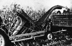 Fotografie: Erntetechnik, Feldhäcksler gezogen, Trommelfeldhäcksler, Silomais
