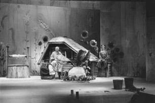 Szenenbilder aus "Das Rübchen", Theaterstück von Pawel Maljarewski nach dem Märchen "Repka“. Aus dem Russischen und Bearbeitung von Horst Hawemann und Peter Ensikat. Theater der Freundschaft Berlin, 29.11.1969