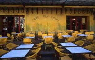 Arles - Das Cafè van Gogh : Das Cafè van Gogh. Aufgenommen in Arles im Jahre 2001