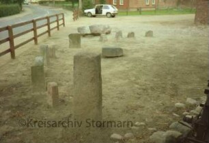 Sprenger Weg 1: Stormarnsches Dorfmuseum: Freigelände: historische Grenzsteine