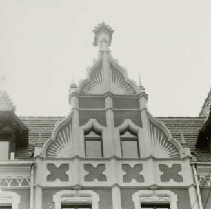 Cottbus, Berliner Straße 54. Wohnhaus (um 1910). Giebel (Berliner Straße)
