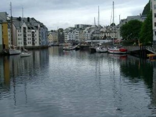 Alesund: Innenstadtbereich mit Hafen