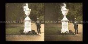 Gedenkstein zu Ehren der einzigen von Kaiser Friedrich III. abgehaltenen Truppenschau, Schlosspark Charlottenburg, Berlin