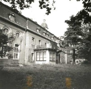 Hohburg-Müglenz, Herrenhaus Müglenz (1601/1800 begonnen, 1905 umgebaut). Parkansicht mit Veranda