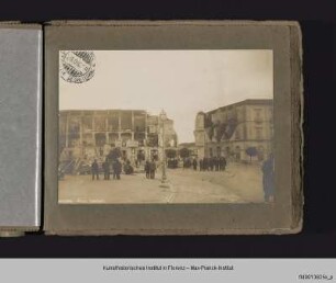 Album mit Veduten aus Messina und Reggio Calabria (nach Erdbeben, 28 Dezember 1908) : Teilansicht der Piazza Cavallotti