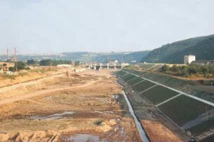 Bau der Staustufe Obertürkheim/Neckar