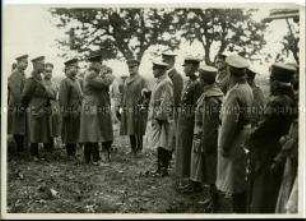 Paul von Hindenburg begrüßt Militärattachés beim Herbstmanöver der Reichswehr