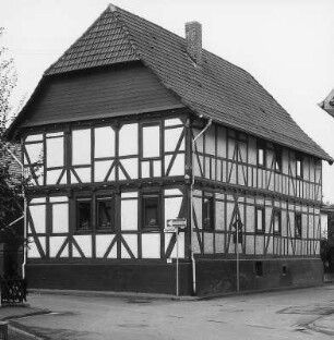 Wehretal, Enge Gasse 2