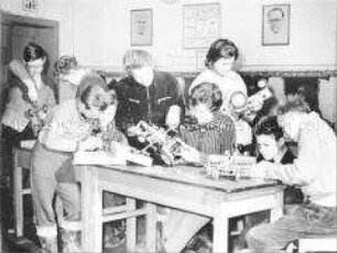 Arbeitsgemeinschaft Junge Landmaschinenbauer der Landschule Buchholz (Kr. Schwerin-Land)