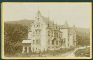 Baden-Baden (?), Palais in bewaldeter Gegend.
