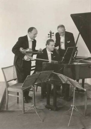 Dresden. Willibald-Roth-Trio mit Willibald Roth (Violine), Prof. Gerhard Berge (Flügel) und Ernst-Ludwig Hammer (Violoncello)