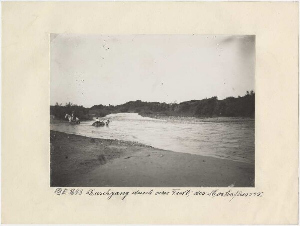 Traversée d'un gué de la rivière Moche