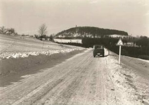 Die neu erbaute Staatsstraße Geising - Altenberg. Winterbild mit Geising