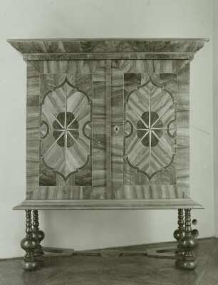 Stollenschrank (Kabinettschrank)
