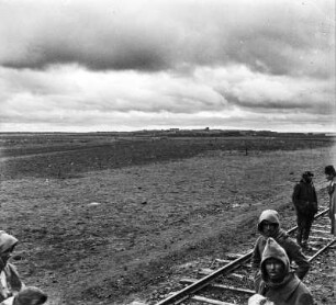 Dorf : Blick auf ein Dorf von einer Bahnlinie aus, die sich in der Nähe Damaskus' befindet.
