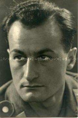 Porträtaufnahme eines Unteroffiziers der Luftwaffe