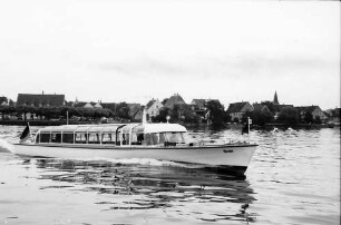 Langenargen: Motorschiff in Fahrt