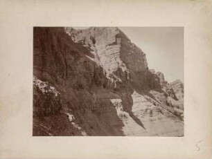 Berge im Zagros-Gebirge : Der "Kewir-Kuh" und der "Walemtär" im Zagros-Gebirge auf 2600 Meter Höhe.