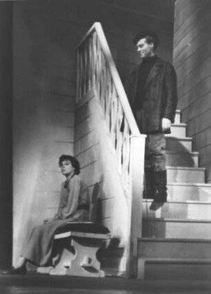 Hamburg. "Haus der Jugend"- Altona. Die Schauspieler Ursula Burger und Claus Höfer während einer Aufführung des Volksstückes "Puntila und sein Knecht Matti".