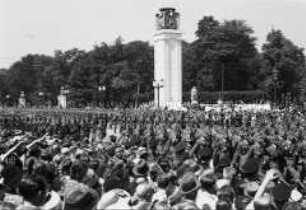 Parade der Legion Condor in Berlin "Unter den Linden"