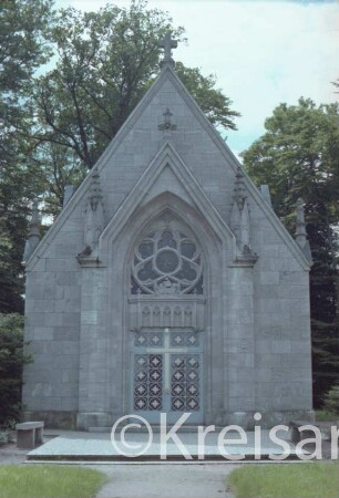 Gut Grabau: Ringstraße 3: Kapelle: Frontseite mit Portal