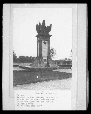 Denkmal der Begegnung amerikanischer und russischer Soldaten an der Elbe