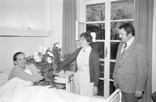 Ehrungen des diesjährigen 10 000. Patienten bei der Evangelischen Diakonissenanstalt Rüppurr