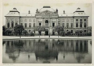 Dresden-Neustadt, Palaisplatz 11. Japanisches Palais (1727-1737; Z. Longuelune, M. D. Pöppelmann). Ansicht von NO über Brunnen