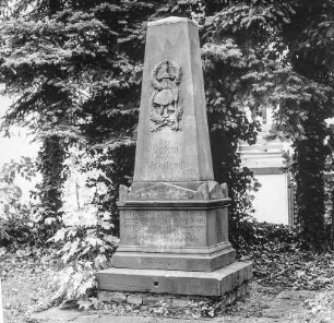 Kriegerdenkmal (Denkmalanlage); Dreieich, Waldstraße, Am Kirscheck
