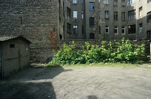 Berlin-Prenzlauer Berg. Hinterhofgarage
