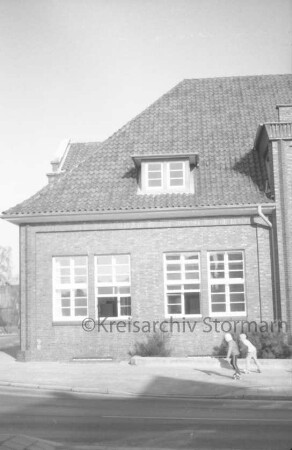 Grabauer Straße 18 [heute Olivet-Allee 18]: Teilansicht: linker Fassadenteil: links Einmündung von Lorentzenstraße