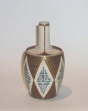 Flasche in »kinuta«-Form mit Inschrift