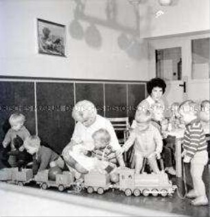 Im Kindergarten des VEB Leuna-Werke "Walter Ulbricht"