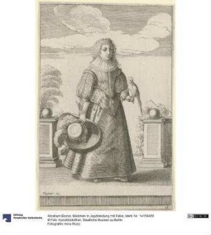 Mädchen in Jagdkleidung mit Falke