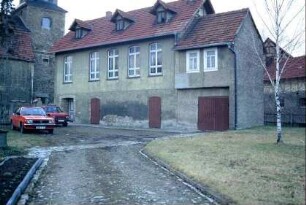 ehemalige Schule bei der Kirche, jetzt Vereinshaus;