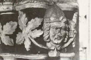 Laubkapitell mit Bischofskopf