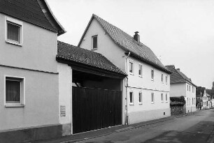 Wohnhaus und Hoftor; Oberursel, Lange Straße 78