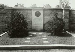 Trinitatisfriedhof, Fiedlerstraße, Arnoldstraße & Tatzberg, Ernst Rietschel