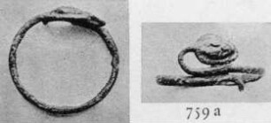 Fingerring, in zwei wie Schlangenköpfe gestaltete Spitzen auslaufend