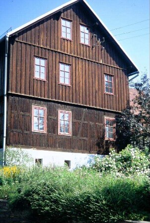 Hausgiebel: Fachwerk im EG ausgeklotzt, darüber verbrettert