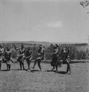 Frauen der Zulu : Frauen der Zulu tanzen in einem Reservat