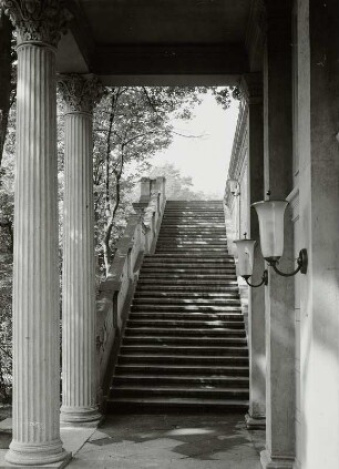 Albrechtschlösser. Dresden-Loschwitz, Bautzner Straße 130. Schloß Albrechtsberg (1850-1854; A. H. Lohse). Außentreppe