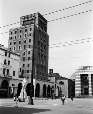 Brescia : Italien, Bresci. Piazza della Vittoria