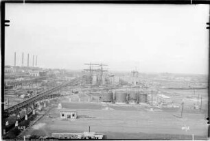 Hydrierung, Me 810 Zwischenproduktelager, Me 811 Pumpenhaus für Zwischenproduktelager, Blick von Me 821 Destillationsbau nach Nord