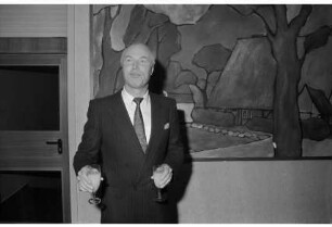 Frank Pries: bei Neujahrsempfang in Kreissparkasse Stormarn, Zweigstelle, Am Markt: mit Getränken, 01.01.1990