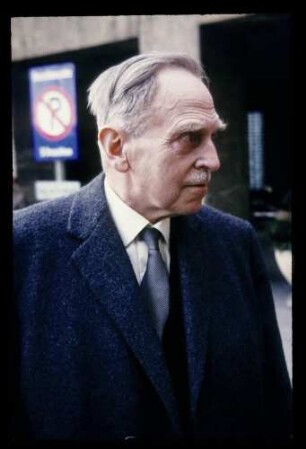 Prof. Otto Hahn 23.4.58.