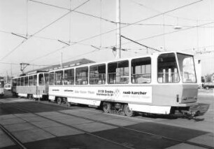 Beiwagen B6A2 mit Tatra-Triebwagen T6A2 : Beiwagenwagen B6A2 (Wagennummer 276 002-2) mit Tatra-Triebwagen B6A2 (1986/1999; CKD Tatra). Länge 14,50 m, Höhe 3,11 m, Breite 2,20 m. Ansicht des Beiwagens, linke Seite (mit Werbung für raab karcher). Dresden, Straßenbahnhof Trachenberge, 125 Jahre Straßenbahn in Dresden, 1997.09